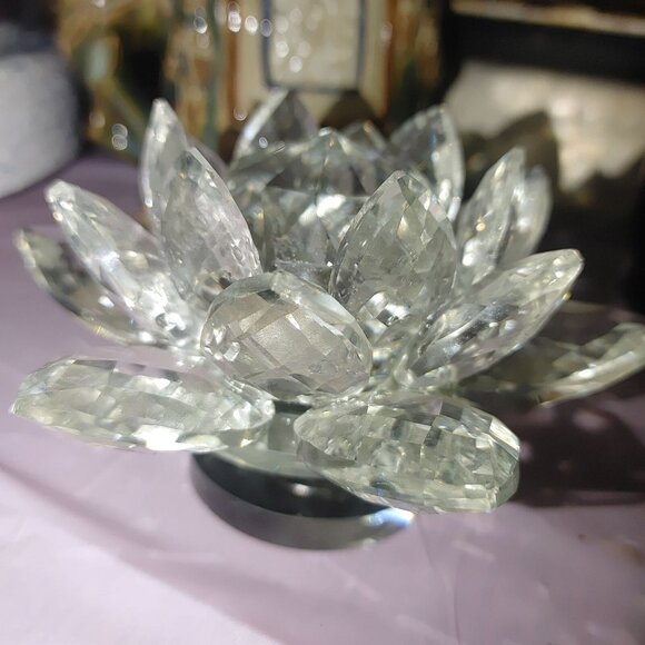 Beautiful Spinning Crystal Lotus Flower Decorative Clear Glass - Picture 3 of 8